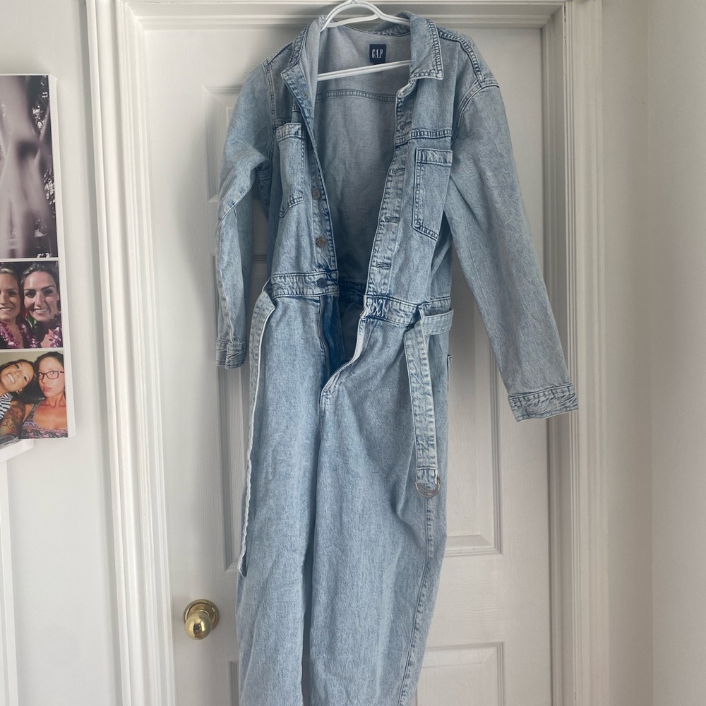NEW WITHOUT TAGS GAP Denim Jumpsuit in Soft Blue